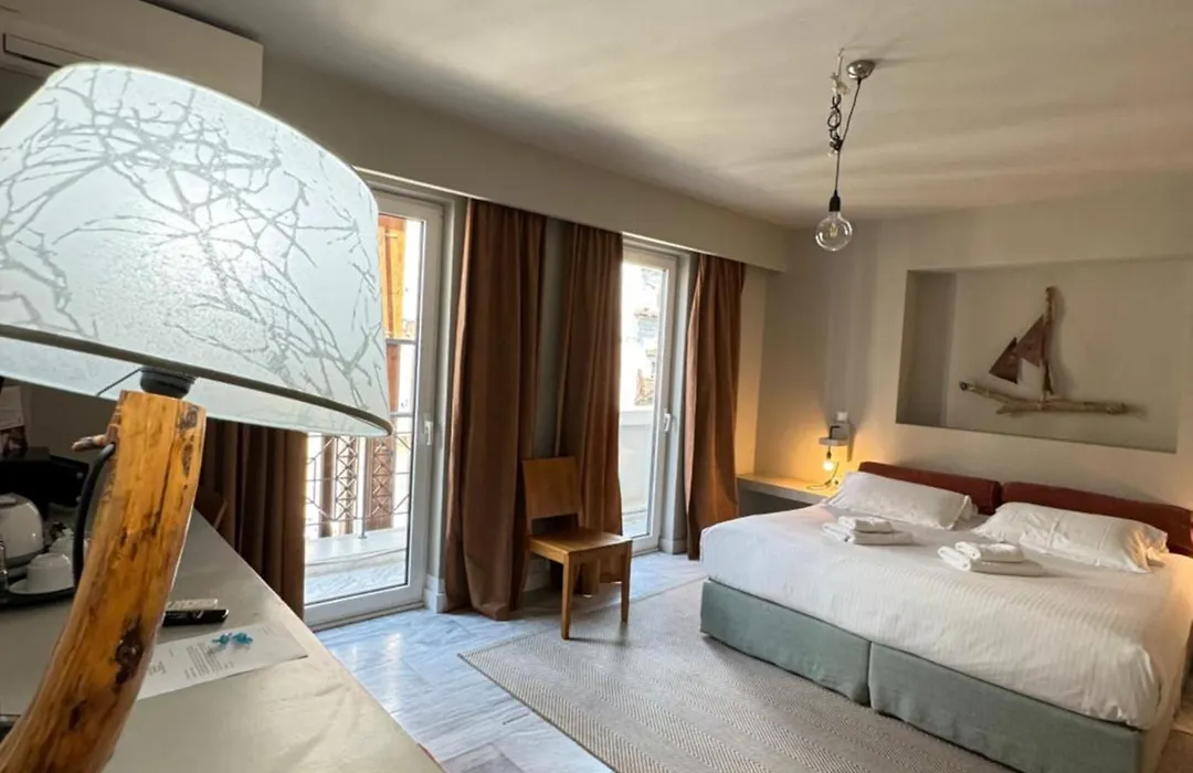 Hotel E-1