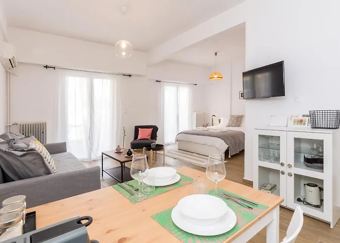 Wide Comfy Studio Apartment Centrally Located In Thissio